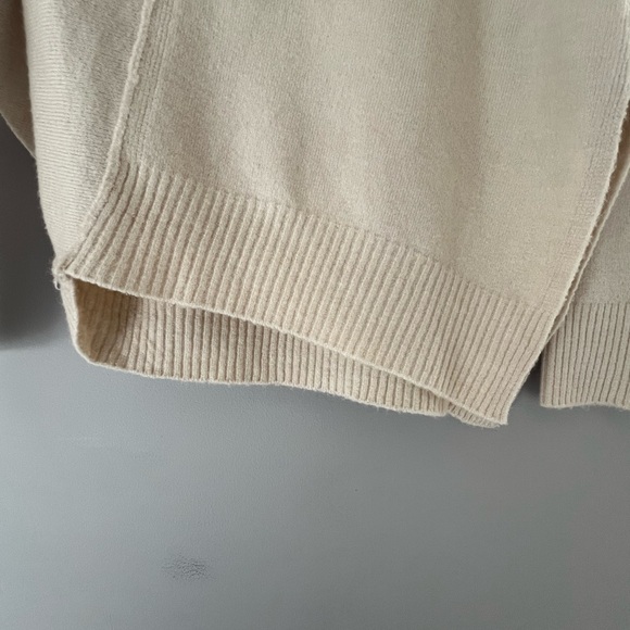 Asymmetrical Sweater - Picture 8 of 10